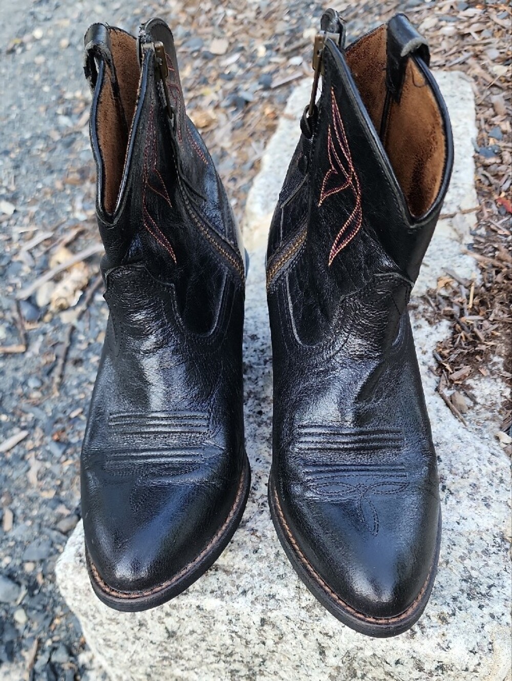 Ariat Black Leather Short Western Boots with Brown Stitching sz 7B - Picture 3 of 14